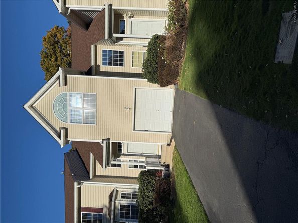 115 Kettles Lane, Medford NY 11763