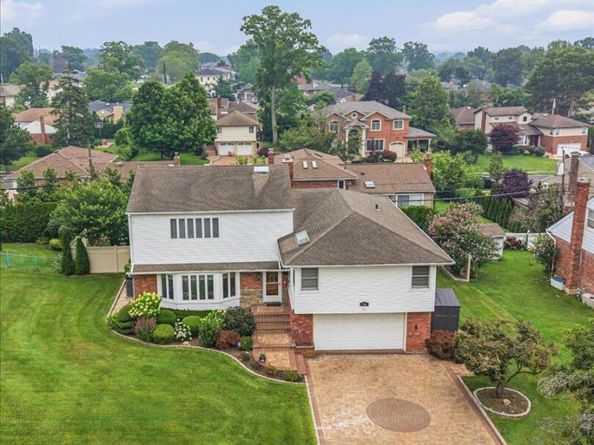 34 Duke Drive, Manhasset Hills NY 11040