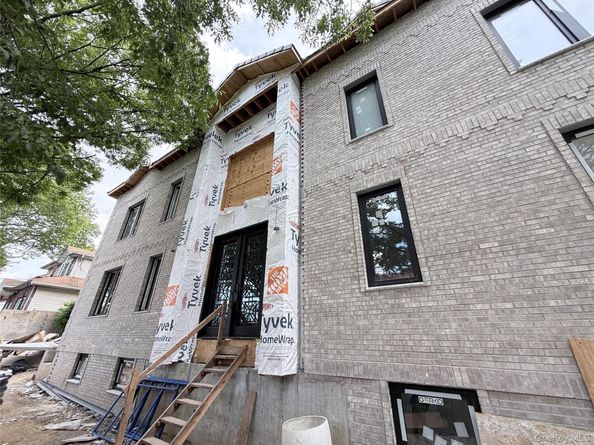 7829 160th Street, Fresh Meadows NY 11366