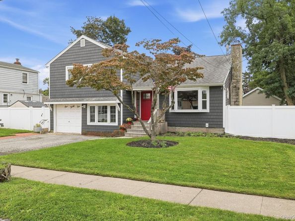 131 Fir Street, Lindenhurst NY 11757
