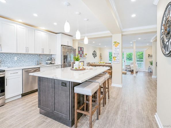 115 Woody Lane, Woodbury NY 11797