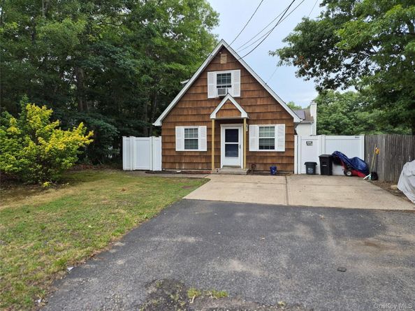 1128 N Ocean Avenue, Medford NY 11763