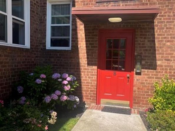 275 Maple Ave B5, Rockville Centre NY 11570