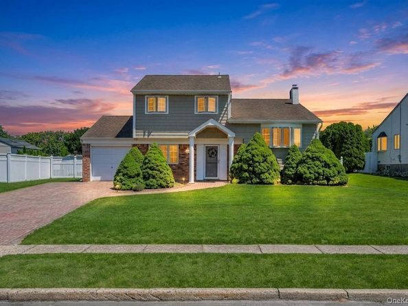 12 Sagebrush Lane, Kings Park NY 11754