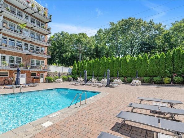 32 Pearsall Avenue 3F, Glen Cove NY 11542