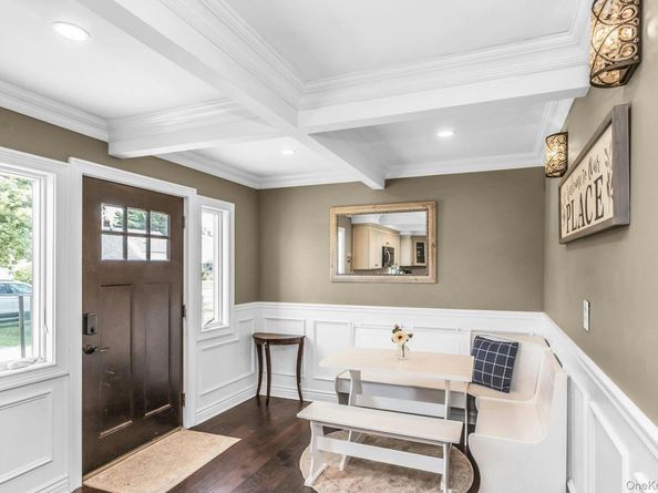 31 Martin Lane, Westbury NY 11590