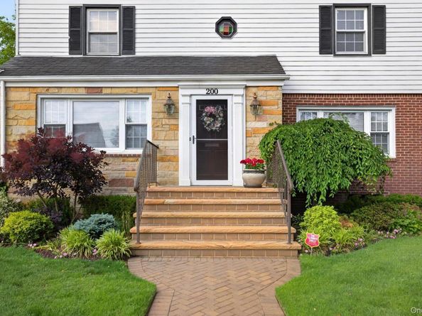 200 Canterbury Gate, Lynbrook NY 11563