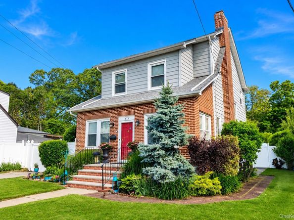 549 De Mott Avenue, Baldwin NY 11510