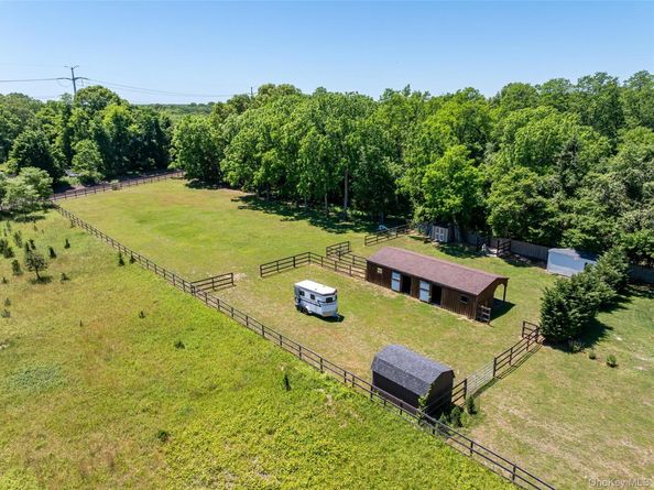 2 North Street, Manorville NY 11949
