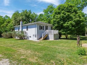 2 North Street, Manorville NY 11949