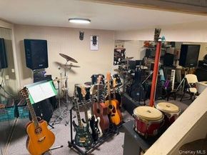 8 Wantagh Avenue, East Islip NY 11730