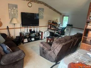 8 Wantagh Avenue, East Islip NY 11730