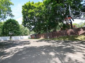 273 Sugar Toms Lane, East Norwich NY 11732