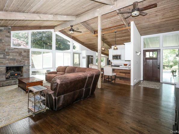 273 Sugar Toms Lane, East Norwich NY 11732