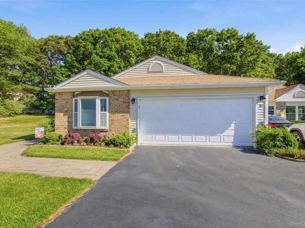 10 Pheasant Trail, Coram NY 11727