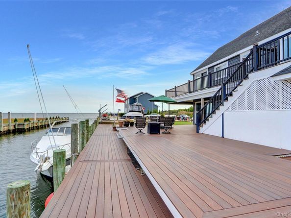 998 Pacific Street, Lindenhurst NY 11757