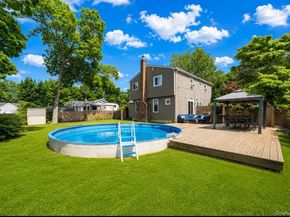 7 Resiak Court, Holbrook NY 11741