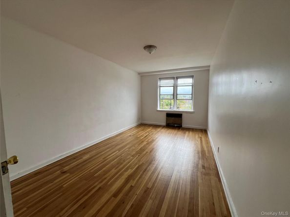 2080 Barnes Avenue 5B, Bronx NY 10462