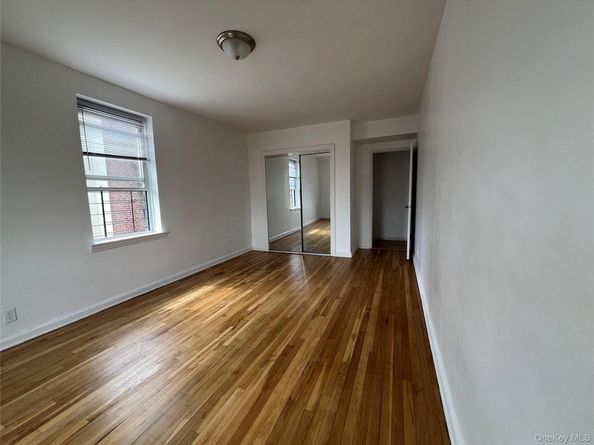 2080 Barnes Avenue 5B, Bronx NY 10462