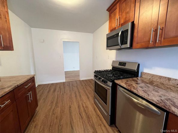 2080 Barnes Avenue 5B, Bronx NY 10462