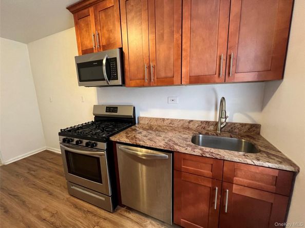 2080 Barnes Avenue 5B, Bronx NY 10462