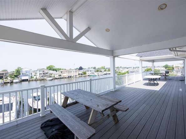 390 E Shore Road, Lindenhurst NY 11757