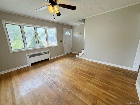 449 N Indiana Avenue, Lindenhurst NY 11757