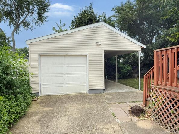 449 N Indiana Avenue, Lindenhurst NY 11757