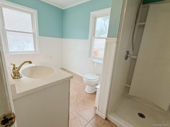 449 N Indiana Avenue, Lindenhurst NY 11757