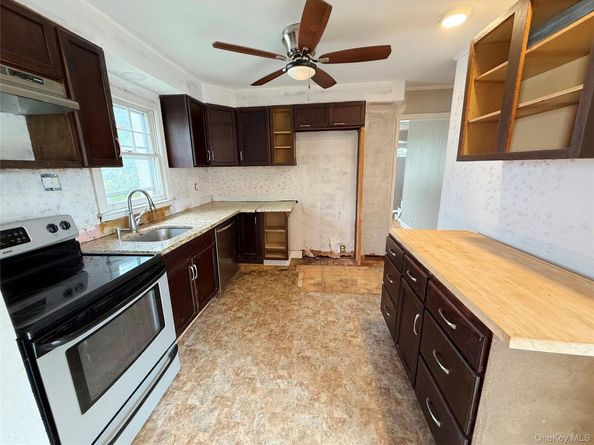449 N Indiana Avenue, Lindenhurst NY 11757