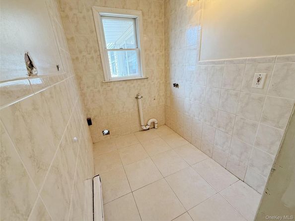 449 N Indiana Avenue, Lindenhurst NY 11757