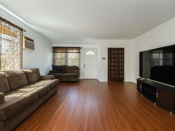 110 Buscher Avenue, Valley Stream NY 11580