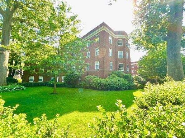 90 Knightsbridge Road H 1, Great Neck NY 11021