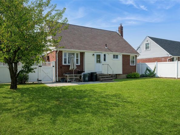 537 Duryea Avenue, Uniondale NY 11553