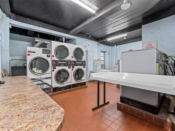 3920 52nd st 2g, Woodside NY 11377