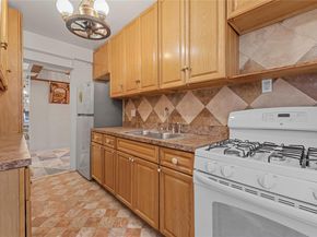 3920 52nd st 2g, Woodside NY 11377