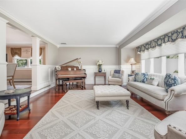 115 Wood Lane, Hauppauge NY 11788
