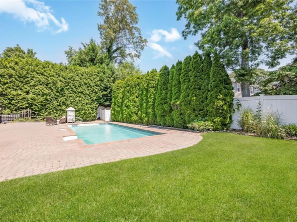 115 Wood Lane, Hauppauge NY 11788