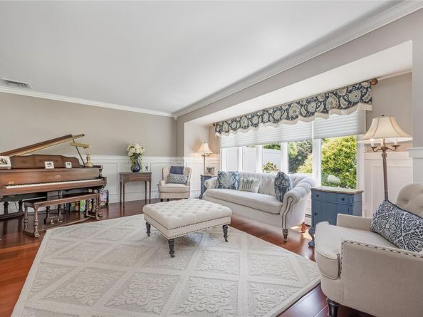 115 Wood Lane, Hauppauge NY 11788