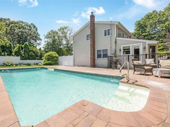 115 Wood Lane, Hauppauge NY 11788