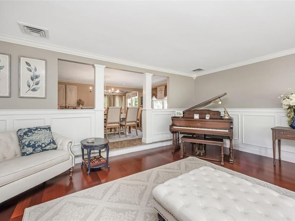 115 Wood Lane, Hauppauge NY 11788