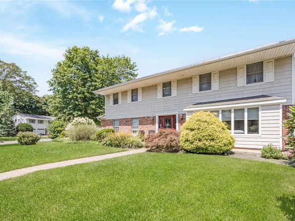 115 Wood Lane, Hauppauge NY 11788