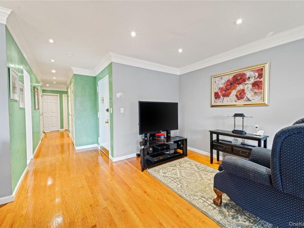 12-35 Robin Lane Upper, Bayside NY 11360