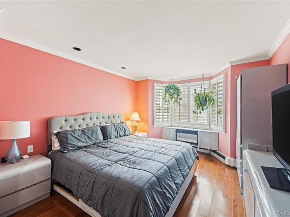 12-35 Robin Lane Upper, Bayside NY 11360