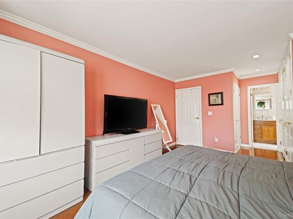 12-35 Robin Lane Upper, Bayside NY 11360