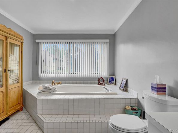31 The Glen, #31 31, Glen Head NY 11545