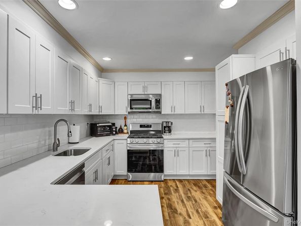 31 The Glen, #31 31, Glen Head NY 11545