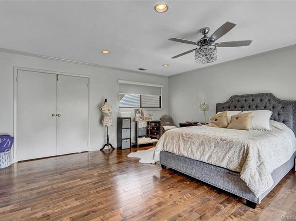 31 The Glen, #31 31, Glen Head NY 11545
