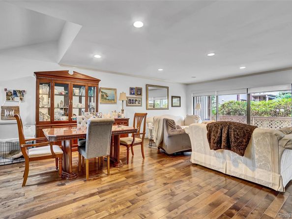 31 The Glen, #31 31, Glen Head NY 11545