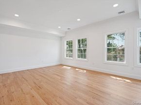 21 Venus Road, Syosset NY 11791